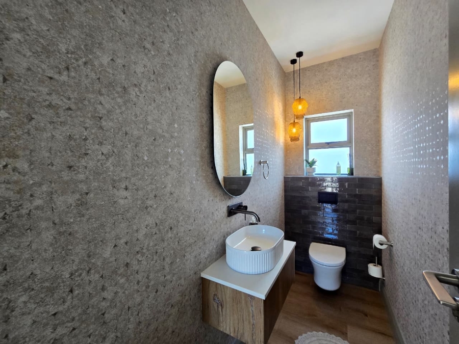 4 Bedroom Property for Sale in Outeniqua Strand Western Cape